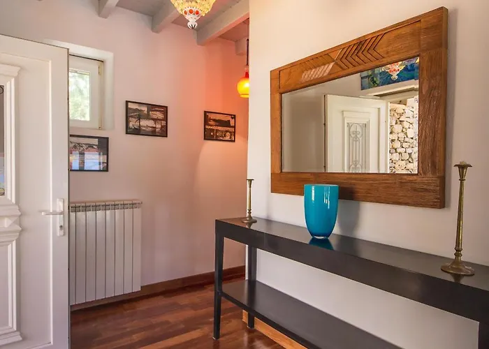 Cosy Three Bedroom In Agios Sostis 度假居