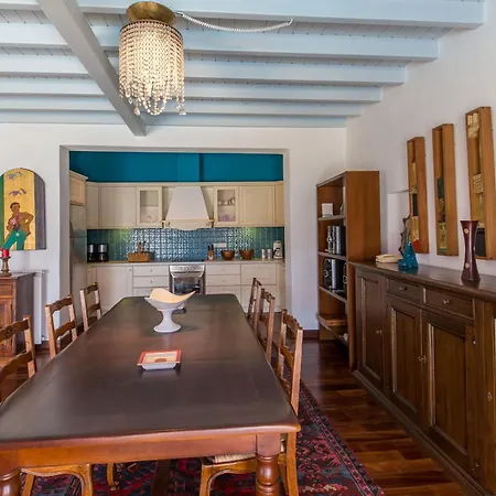 Cosy Three Bedroom In Agios Sostis Hébergement de vacances