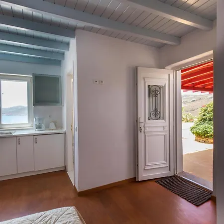 Cosy Three Bedroom In Agios Sostis Hébergement de vacances *